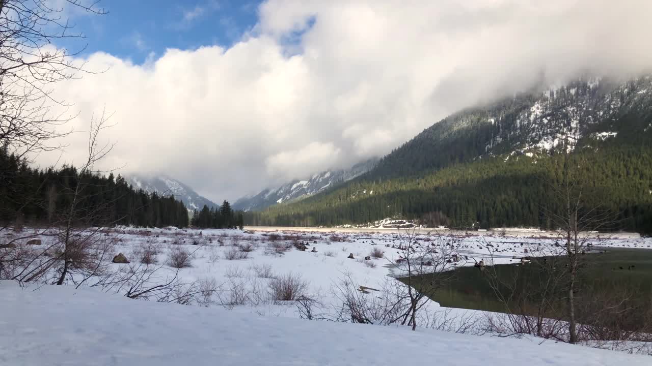 冬天白雪皑皑的北方喀斯喀特山脉视频素材