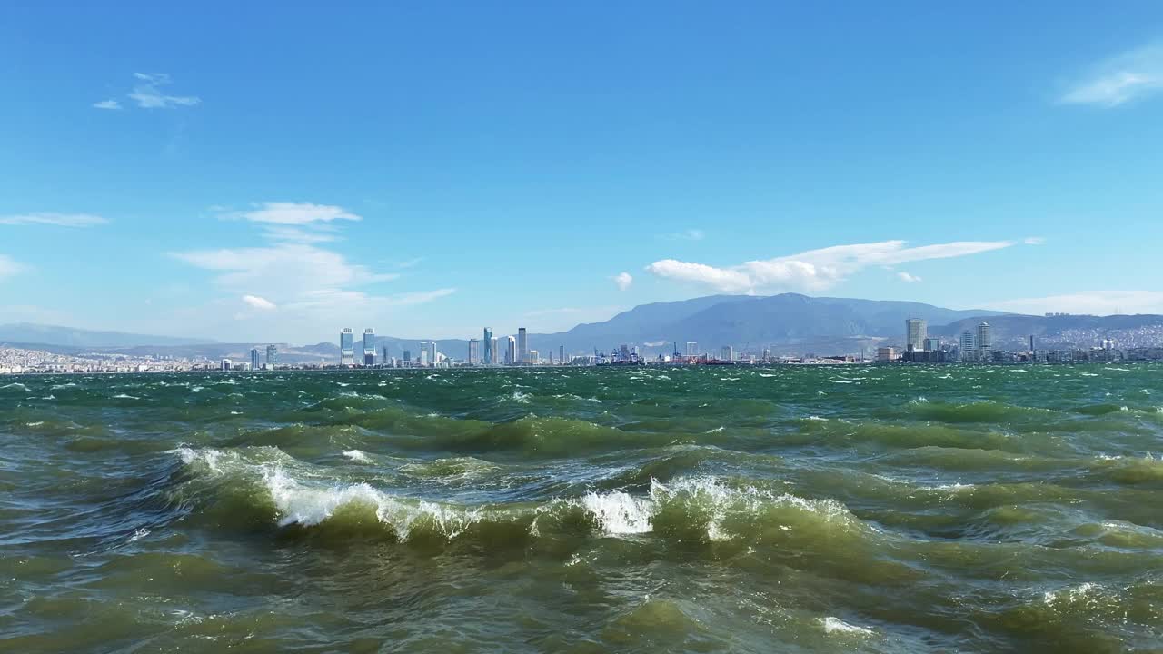 狂风暴雨的一天视频素材