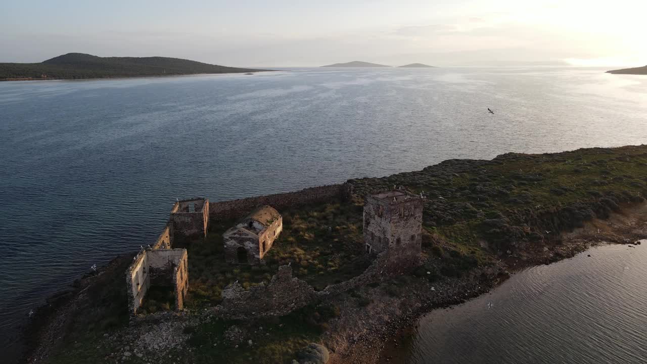 飞蛾岛(鸽岛)纯达岛/阿瓦利克/ Balikesİr /土耳其视频下载