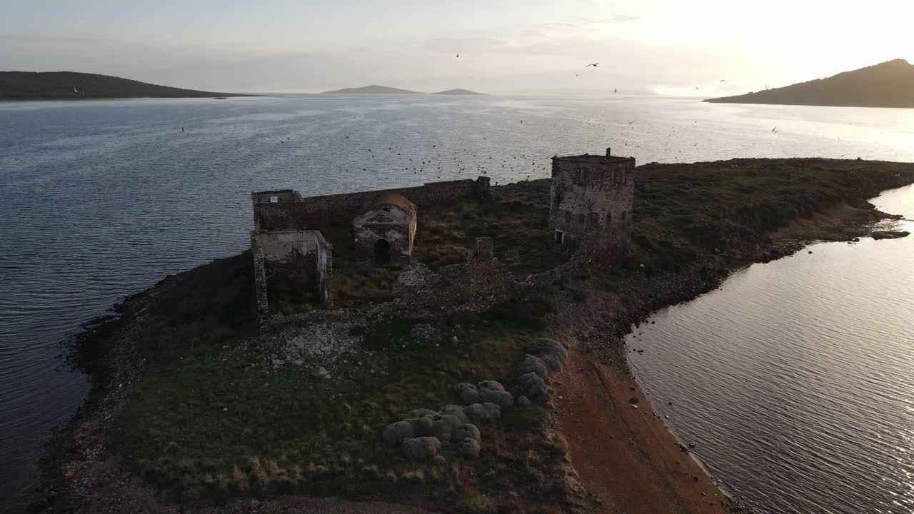 飞蛾岛(鸽岛)纯达岛/阿瓦利克/ Balikesİr /土耳其视频素材