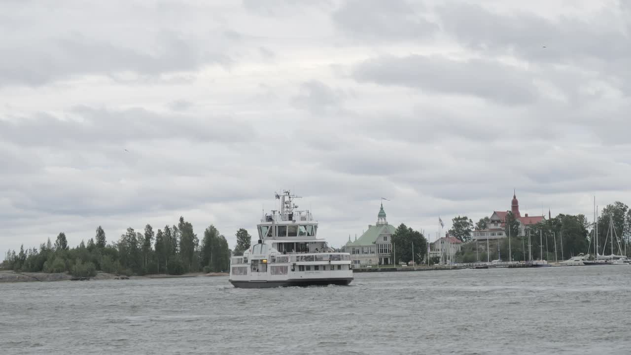 芬兰赫尔辛基海边的建筑景观。赫尔辛基。Finland-September 2.2020视频素材