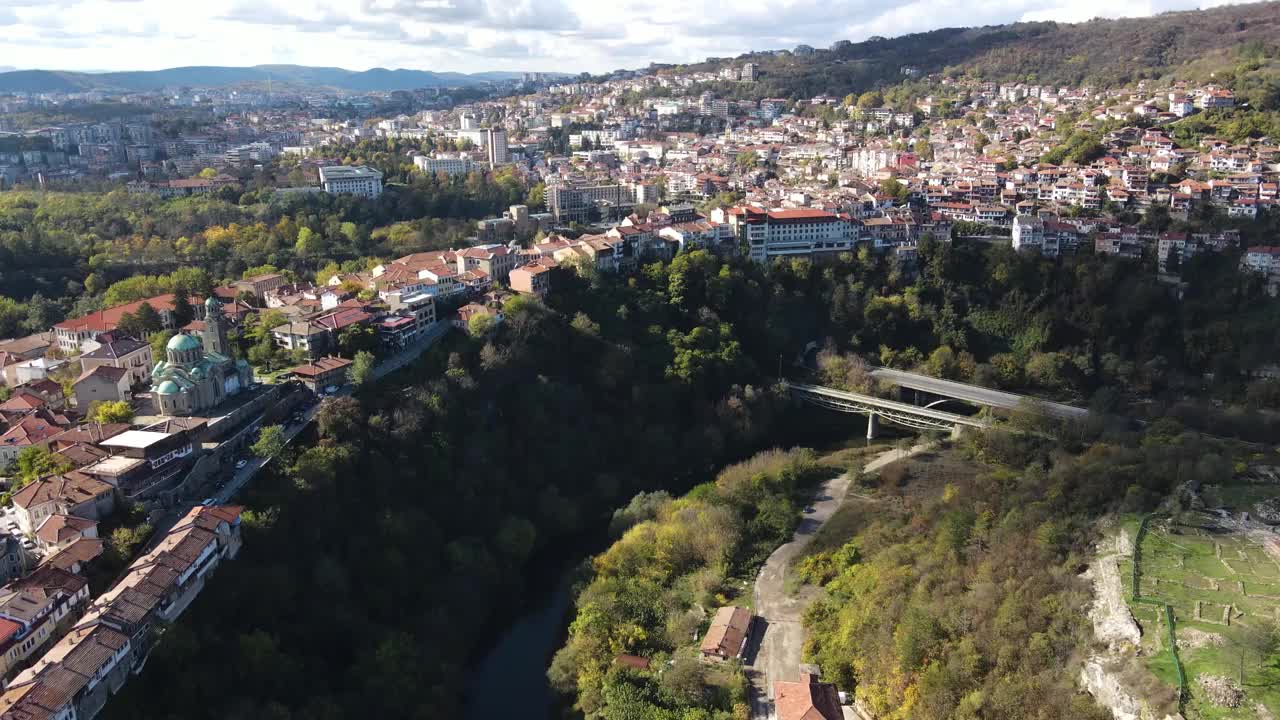 鸟瞰图的城市Veliko Tarnovo，保加利亚视频素材