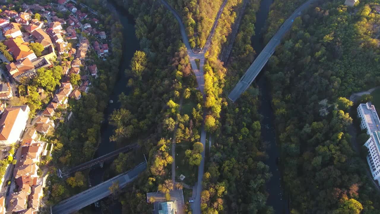 鸟瞰图的城市Veliko Tarnovo，保加利亚视频素材