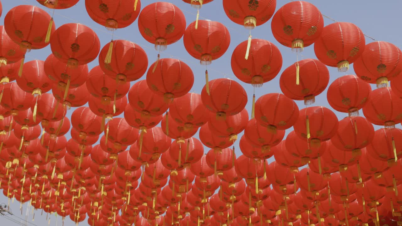 唐人街地区传统的中国新年灯笼。视频素材