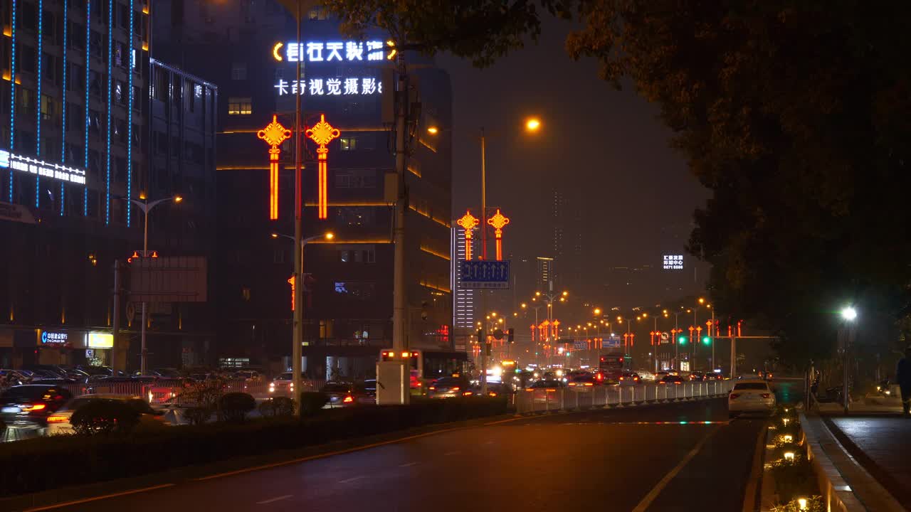 夜间照明长沙城市交通街道全景4k中国视频素材