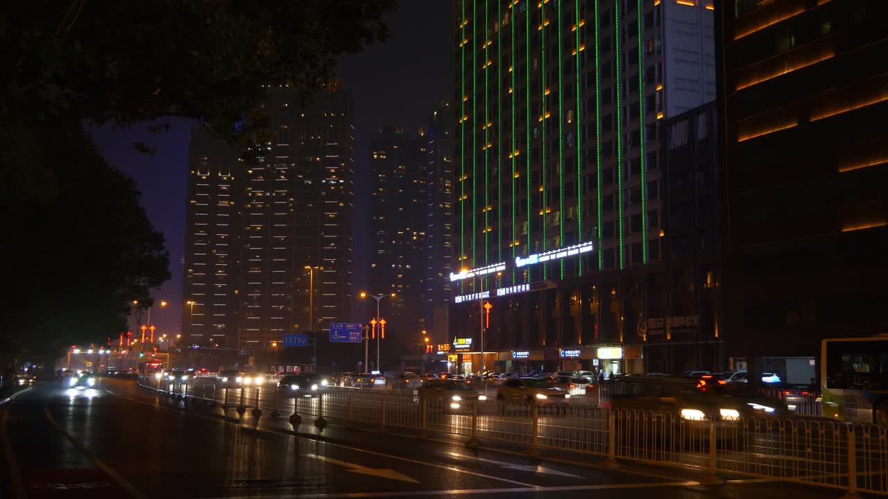 夜间照明长沙城市交通街道全景4k中国视频素材