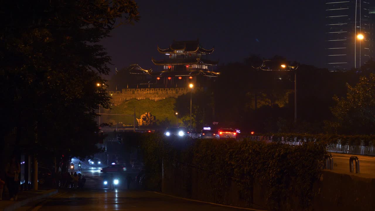 夜间长沙市区交通街道古塔建筑山顶全景4k中国视频素材