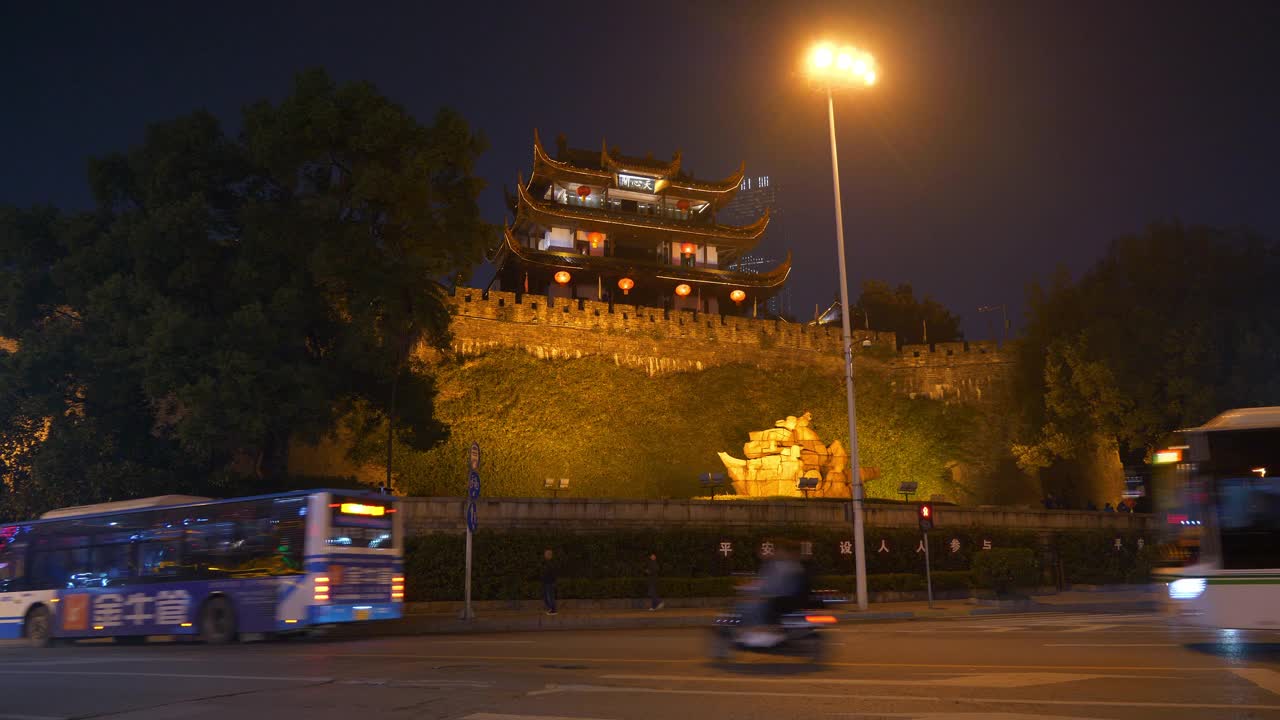 夜间长沙市区交通街道古塔建筑山顶全景4k中国视频素材