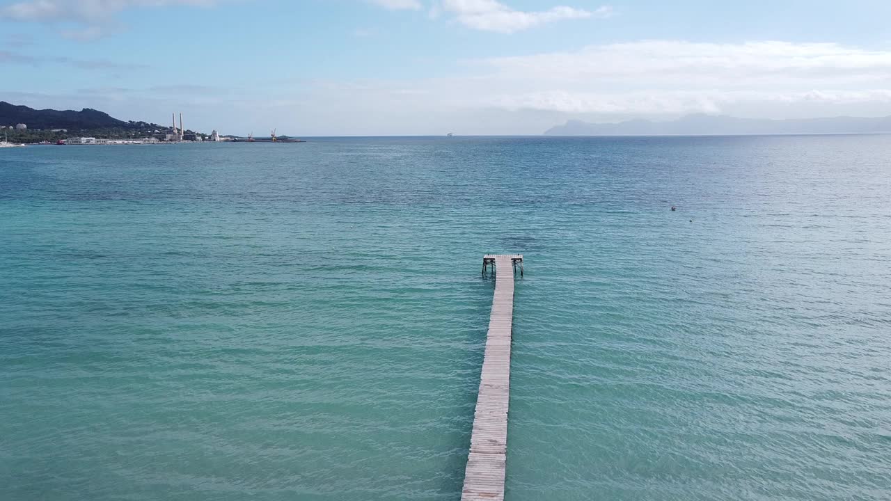 西班牙巴利阿里群岛马略卡岛的阿尔库迪亚港海滩视频素材