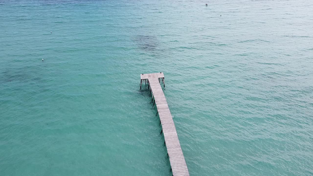 西班牙巴利阿里群岛马略卡岛的阿尔库迪亚港海滩视频素材