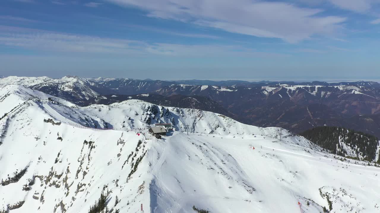 下奥地利的Hochkar滑雪胜地，冬季在山顶视频素材