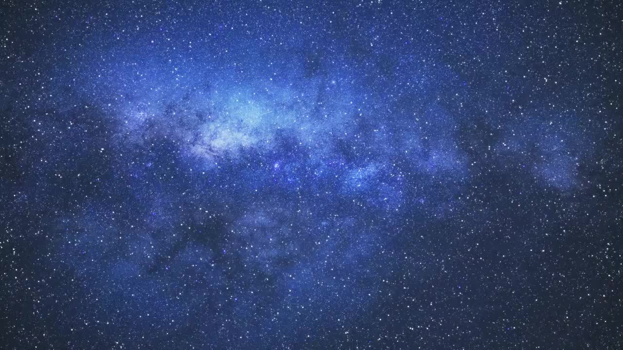 穿越蓝色仙女座星系的星空空间。宇宙观和银河系。动画夜空背景视频素材