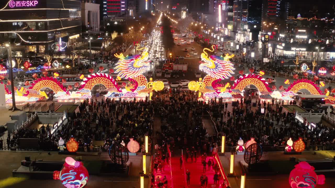 鸟瞰图古城墙南门庆祝中国春节，西安，陕西，中国视频素材