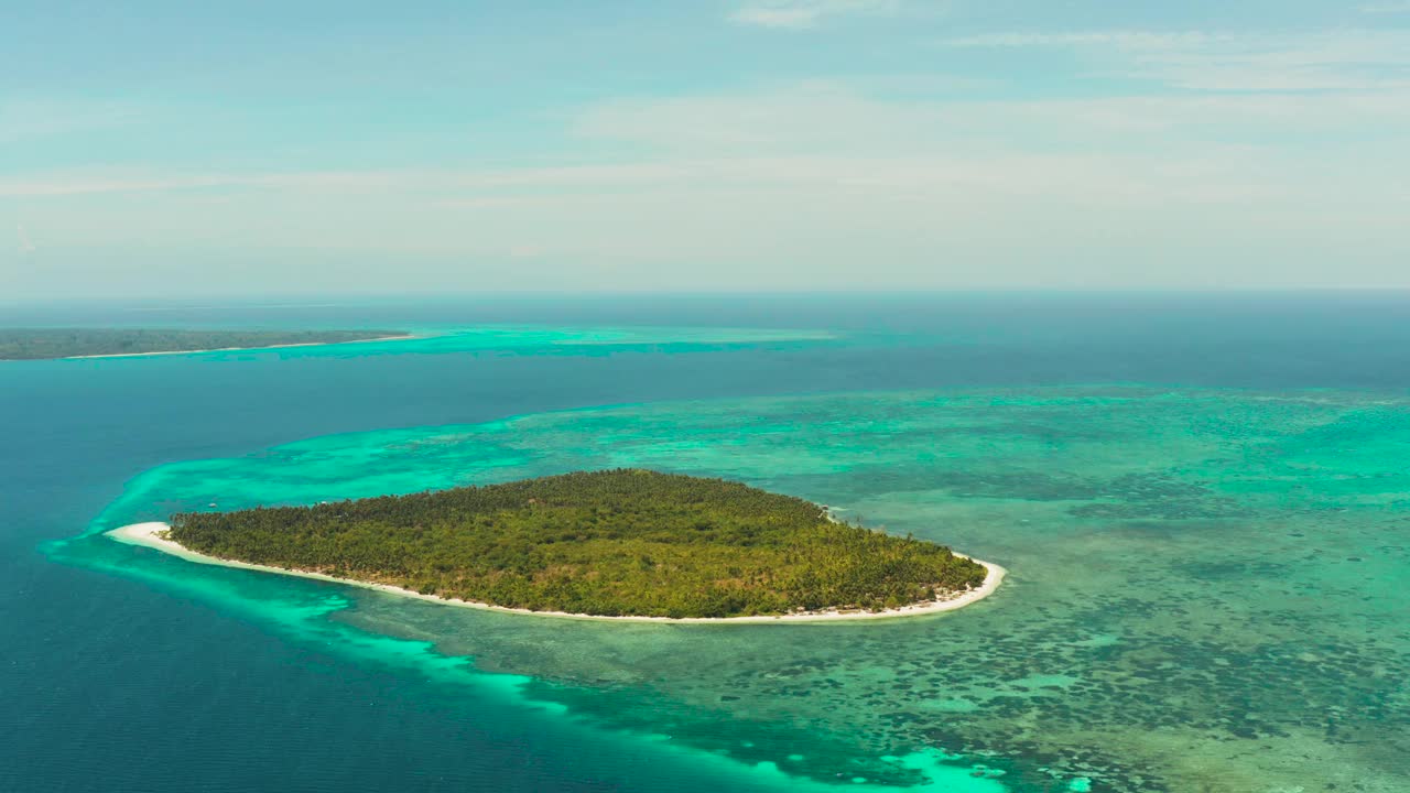 海景与岛屿和热带泻湖。Balabac,菲律宾巴拉望省视频素材