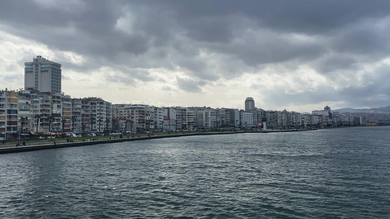 狂风暴雨的一天视频素材