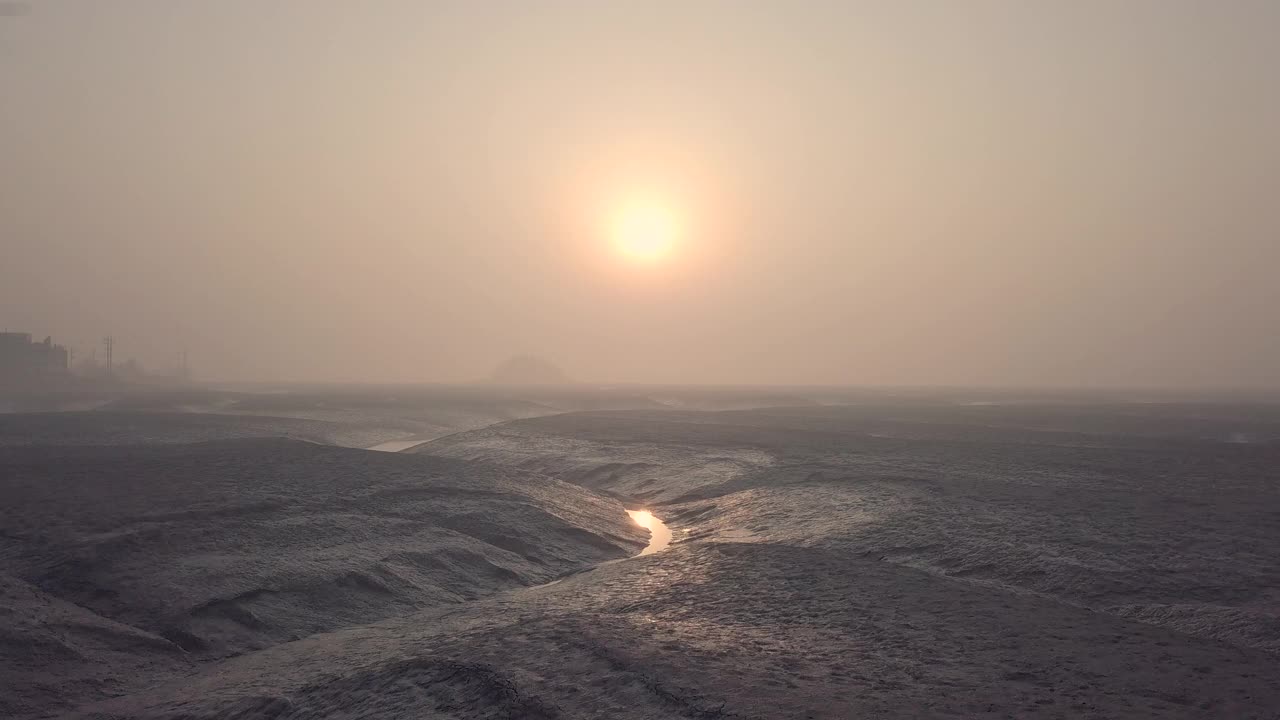 韩国仁川江花岛泥滩的日出景色视频素材