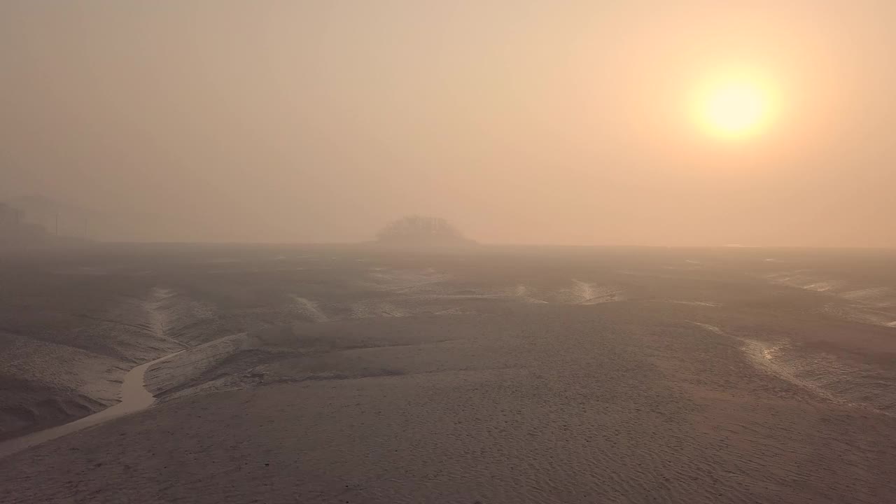 韩国仁川江花岛泥滩的日出景色视频素材