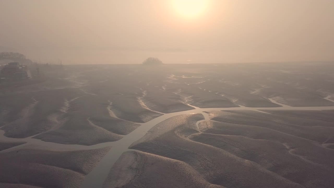 韩国仁川江花岛泥滩的日出景色视频素材