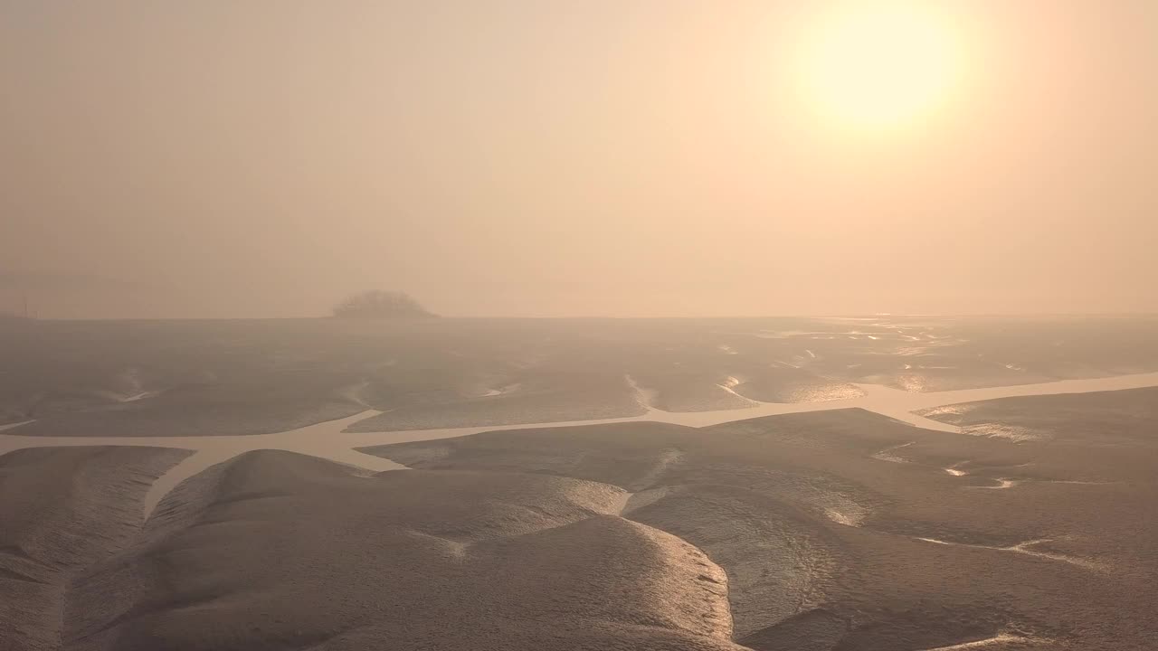 韩国仁川江花岛泥滩的日出景色视频素材