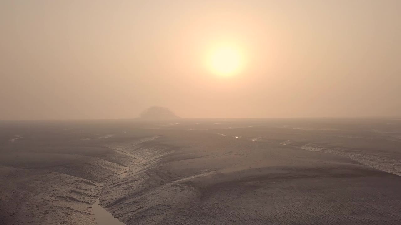 韩国仁川江花岛泥滩的日出景色视频素材