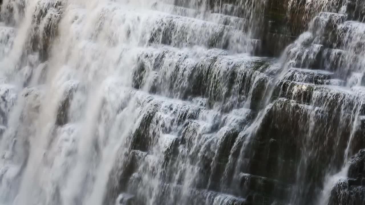 中部瀑布在莱奇沃思循环视频素材