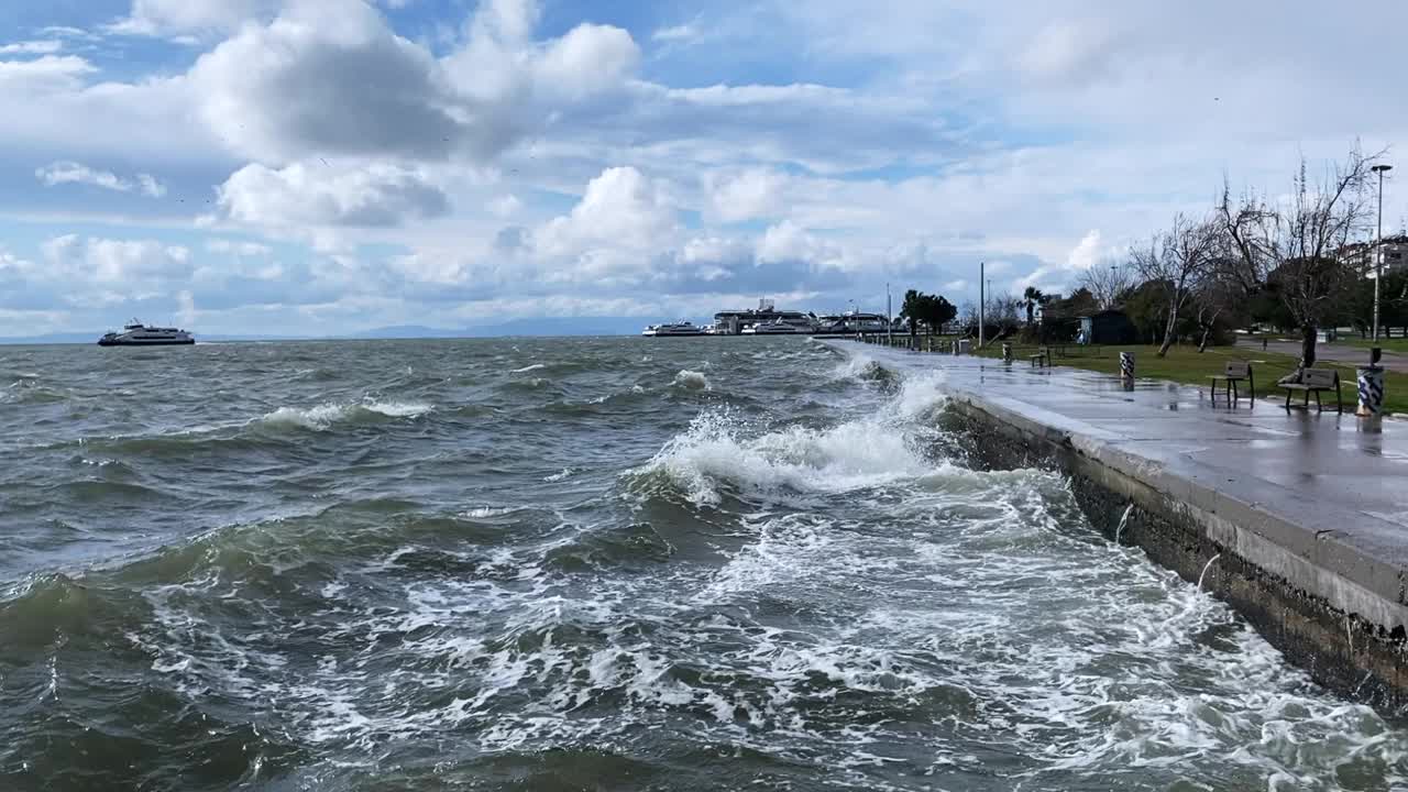 狂风暴雨的一天视频素材