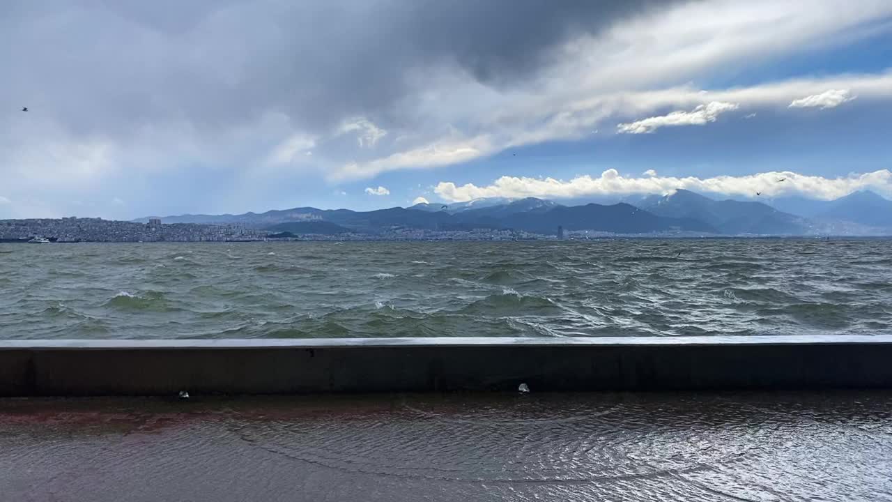 狂风暴雨的一天视频素材