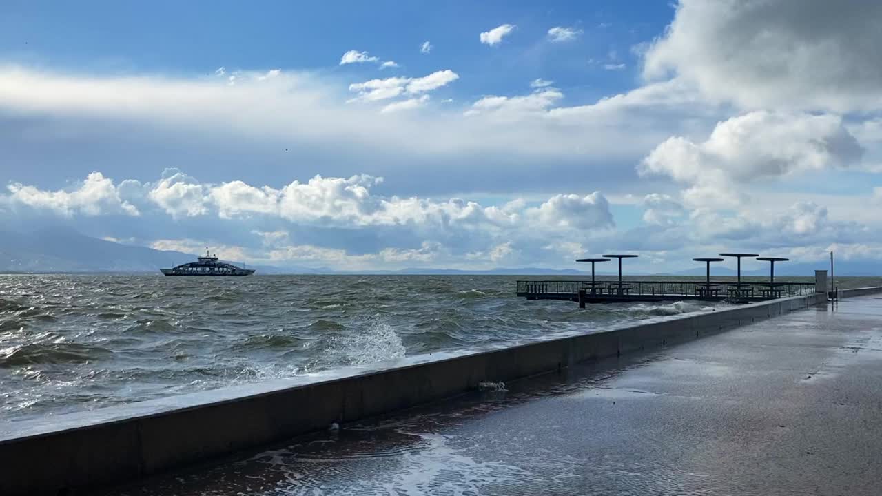 狂风暴雨的一天视频素材