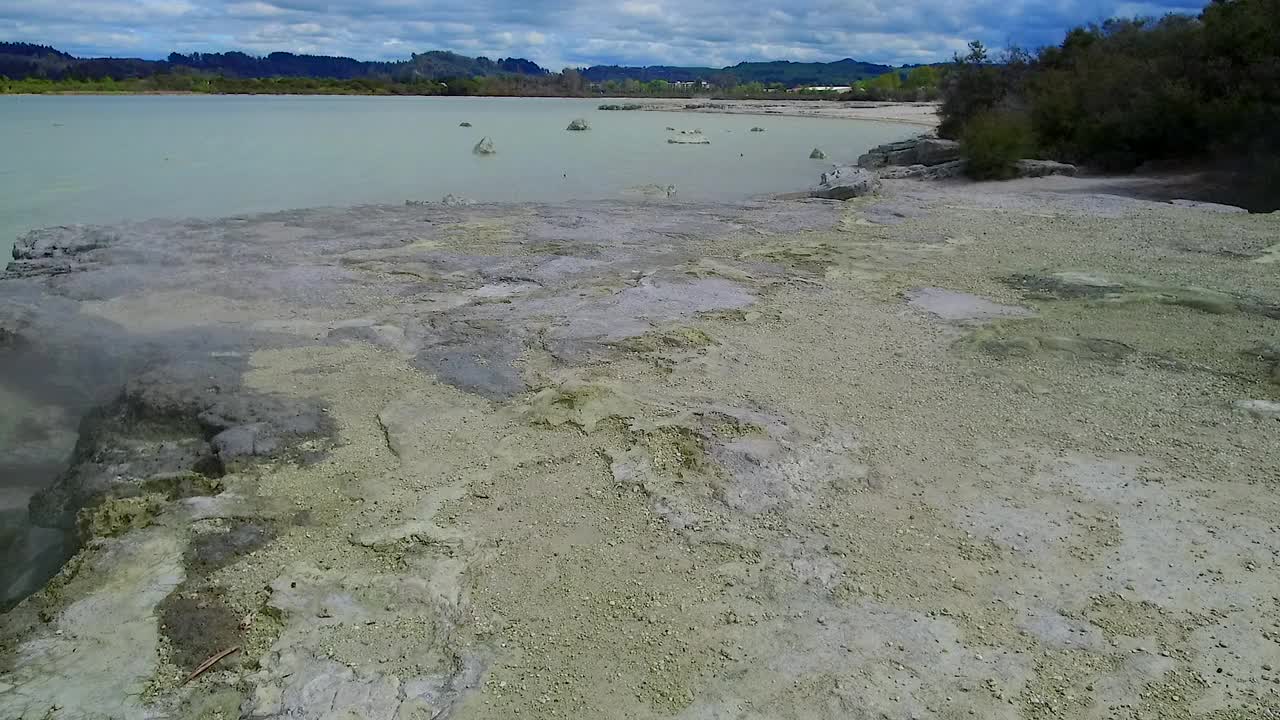 新西兰的罗托鲁阿硫磺湖视频素材