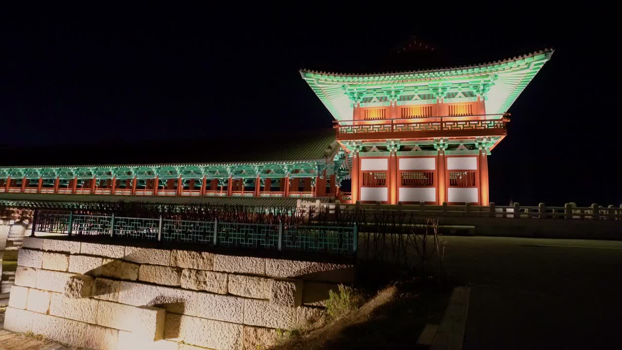 韩国庆州市Woljeonggyo大桥夜景。视频素材