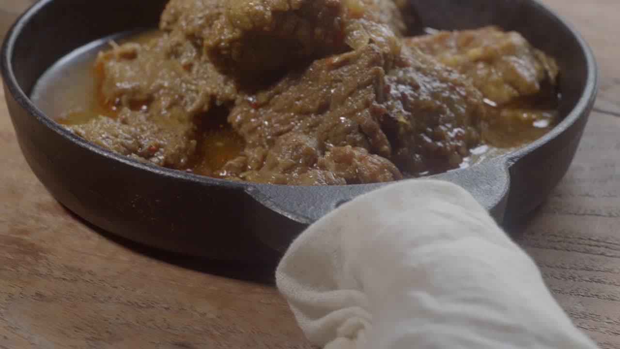 清真风味牛肉咖喱食谱(清真食品)视频素材