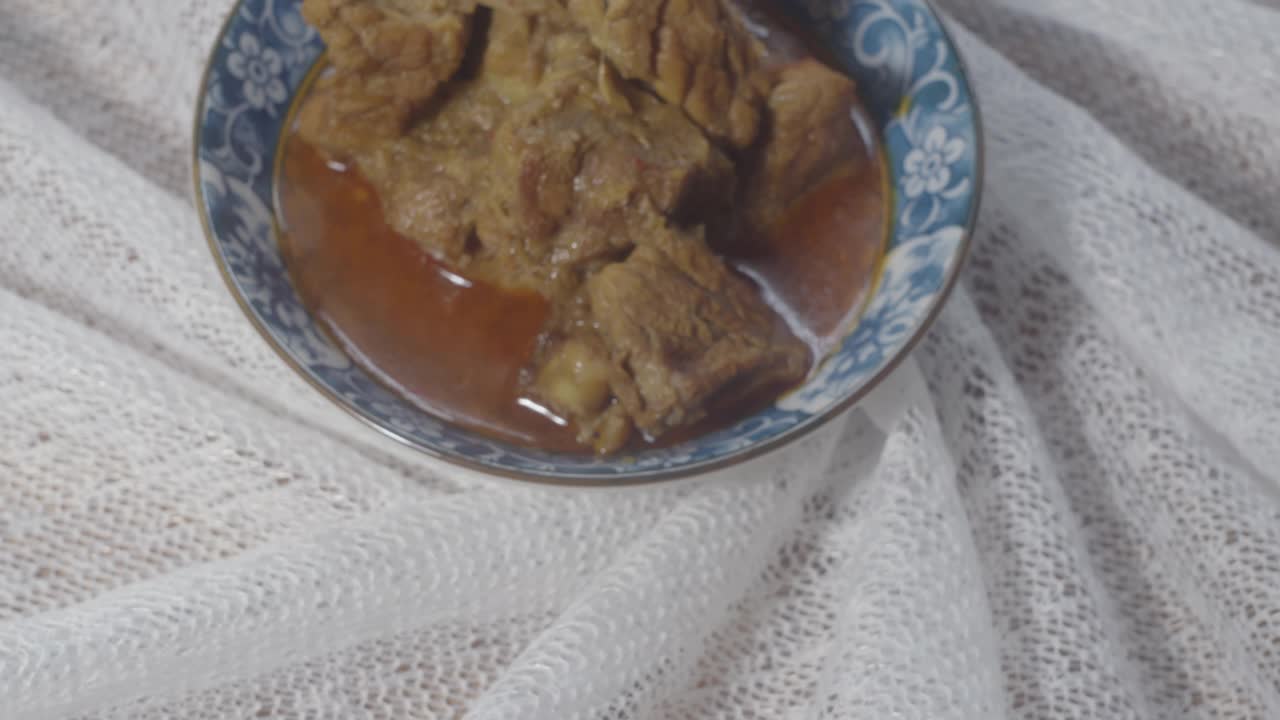 清真风味牛肉咖喱食谱(清真食品)视频素材