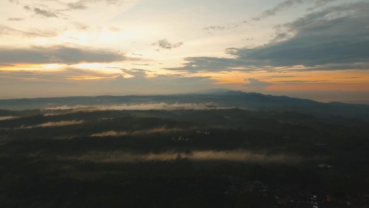 日落时的热带景观，巴厘岛，印度尼西亚视频素材