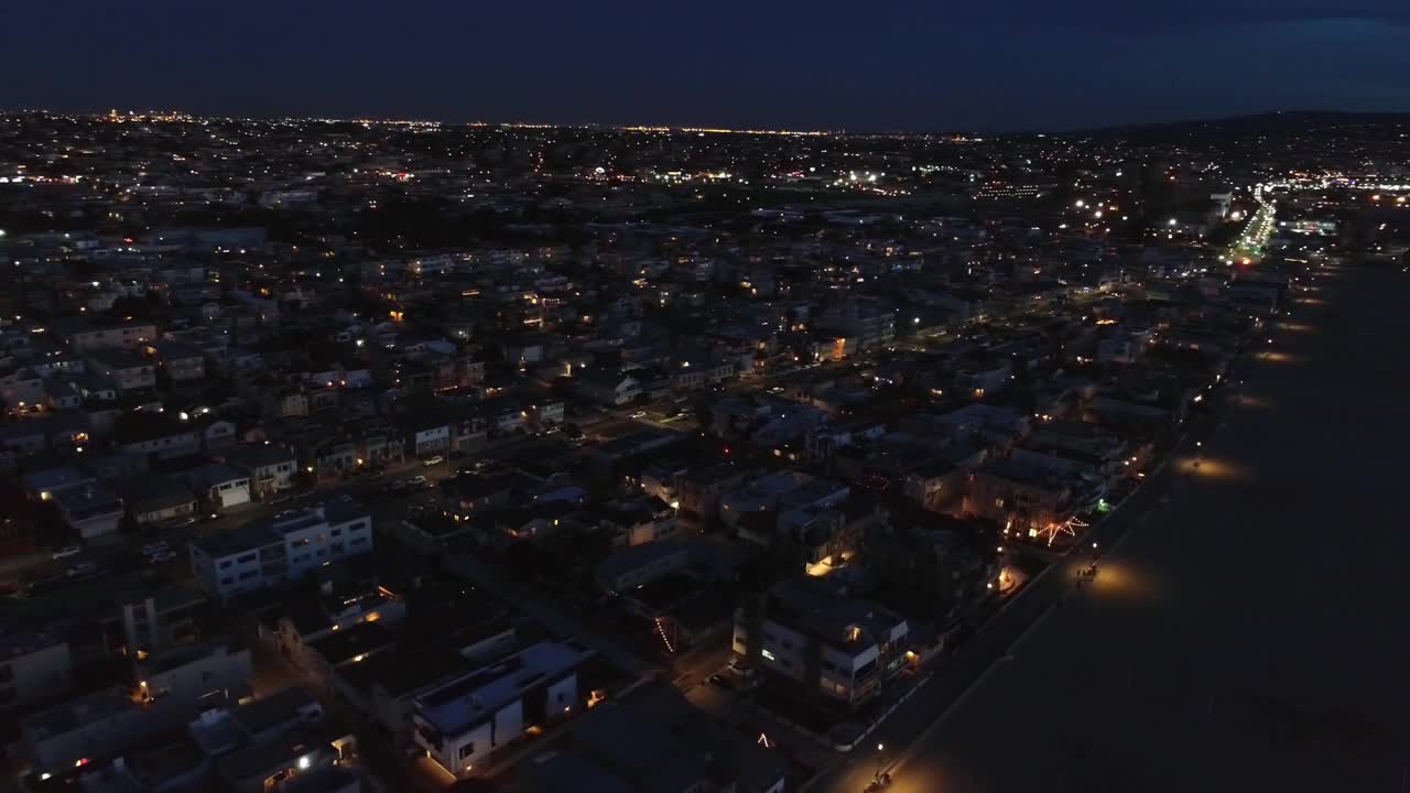 空中全景夜景建筑与灯光和屋顶视频素材