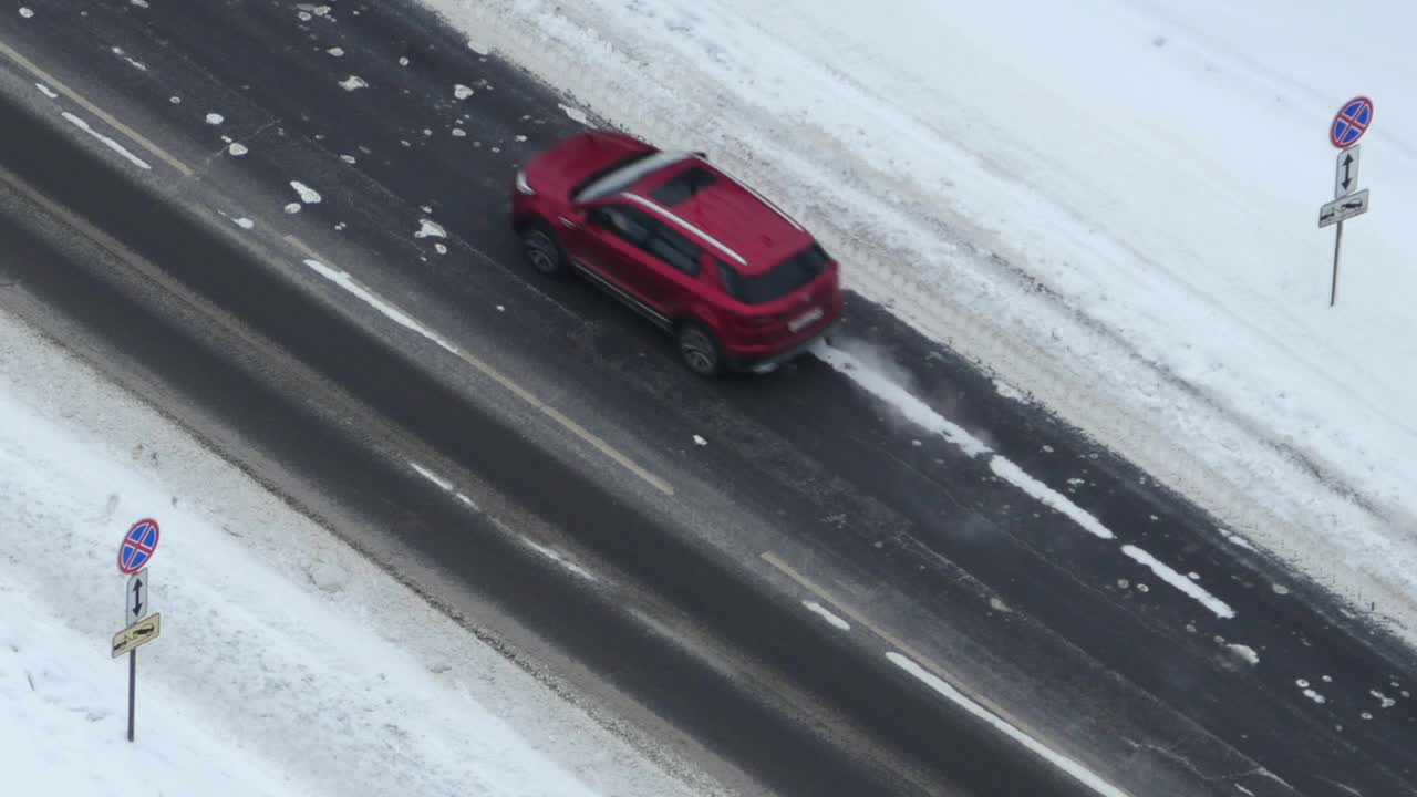 冬天的路在白雪中时光流逝视频素材