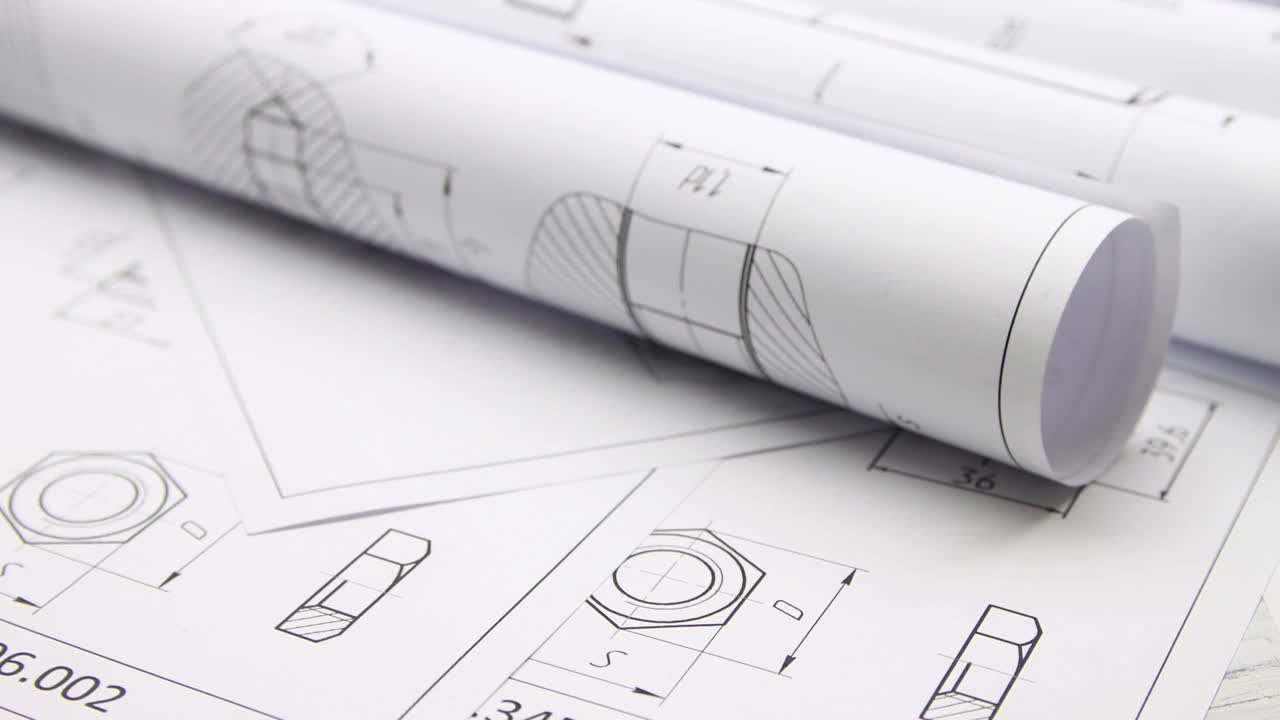 纸制五金工程图纸。设计工程师的项目。视频素材