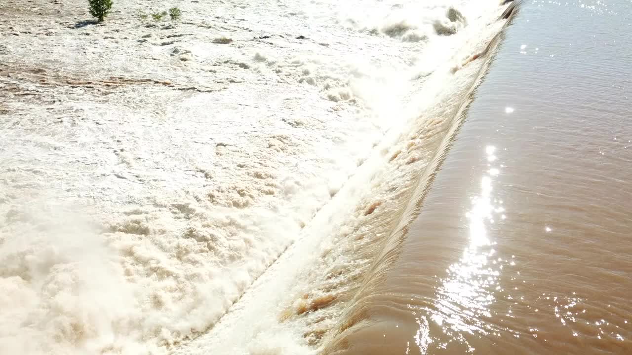 春雨过后，洪水泛滥视频素材