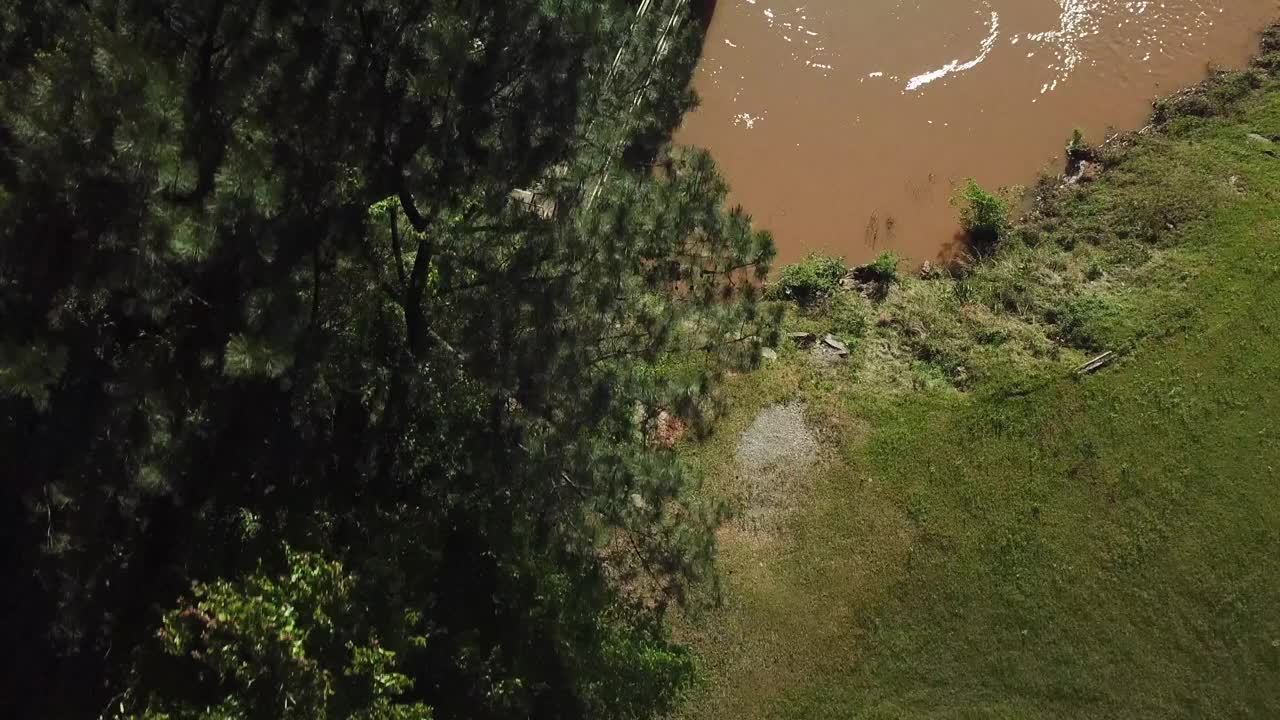 春雨过后，洪水泛滥视频素材