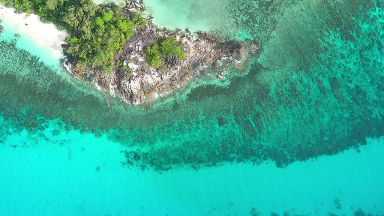 塞舌尔群岛海岸线鸟瞰镜头视频素材