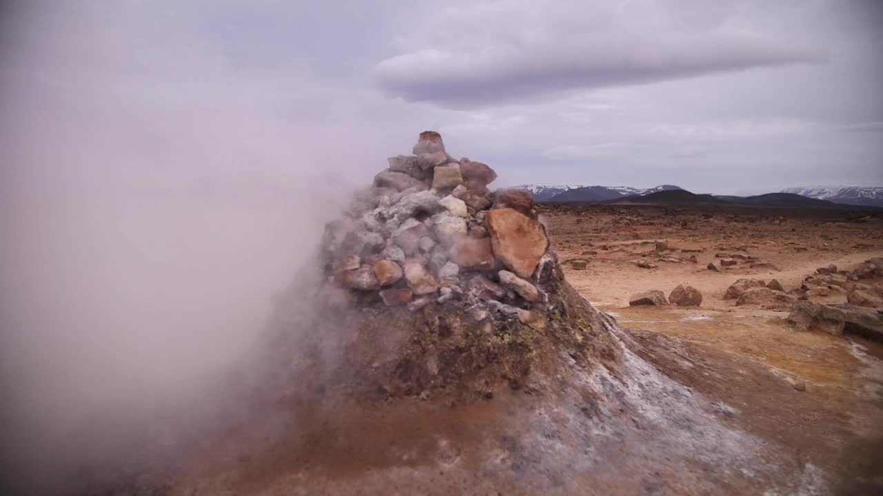 地热吸烟源。蒸汽。火山。视频素材