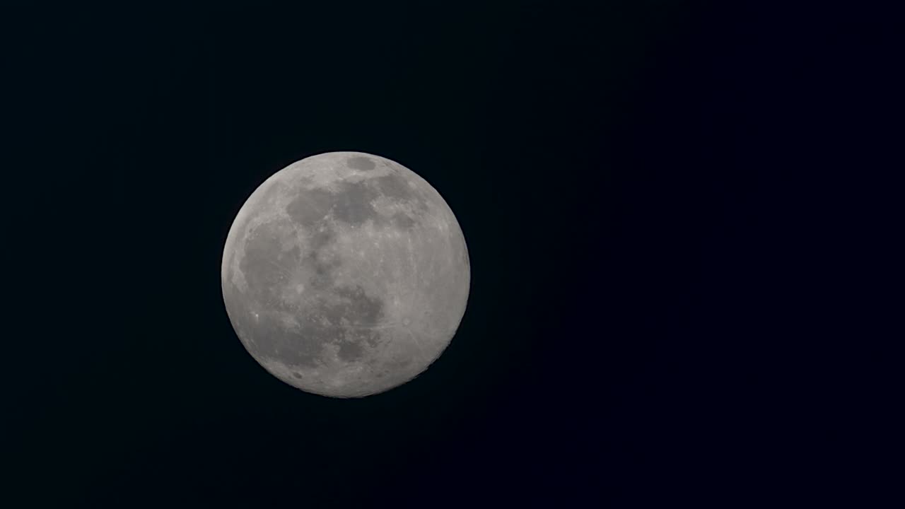 夜空中的满月视频素材