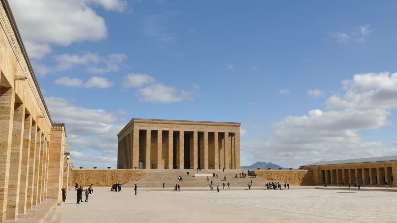 穆斯塔法·凯末尔陵墓Atatürk with People视频素材