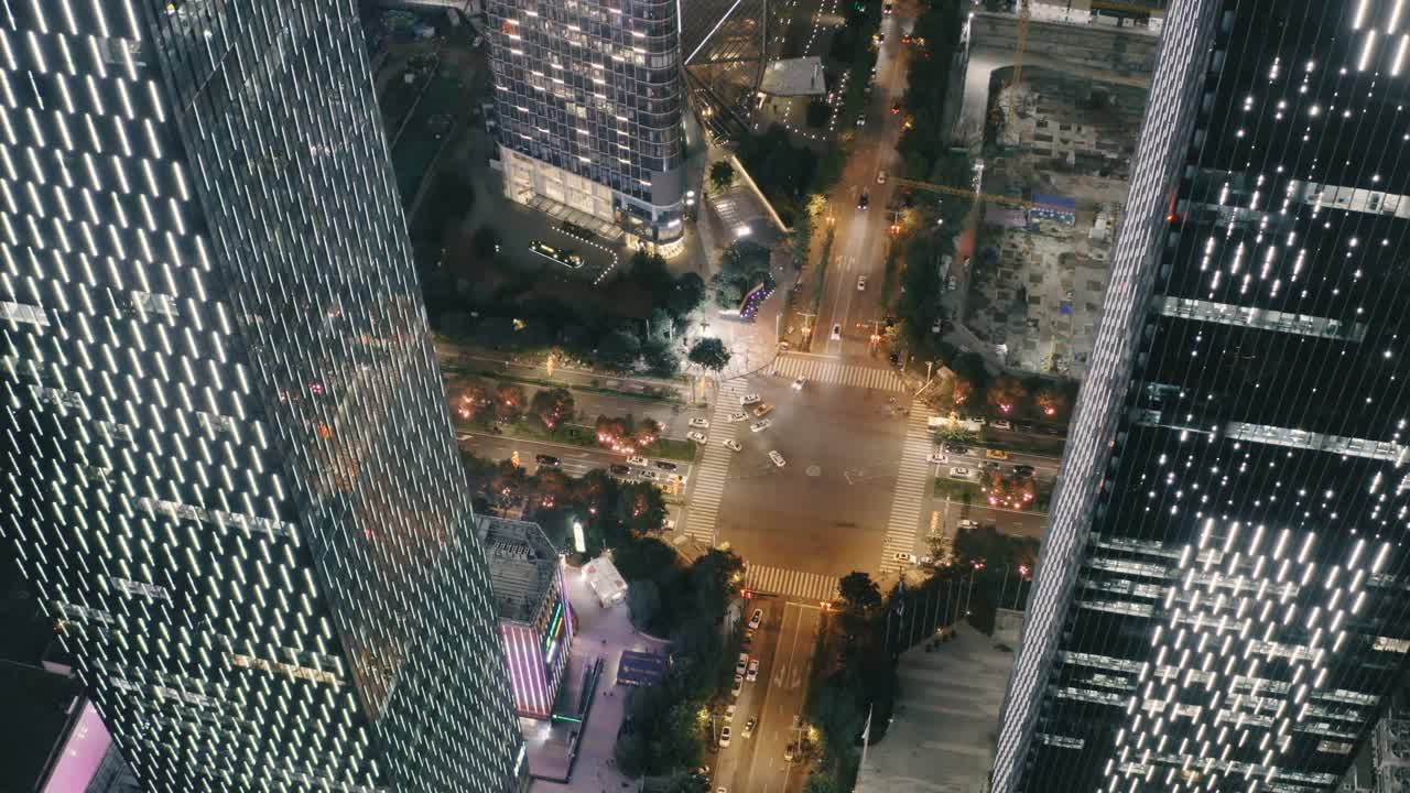 夜间城市交通鸟瞰图视频素材
