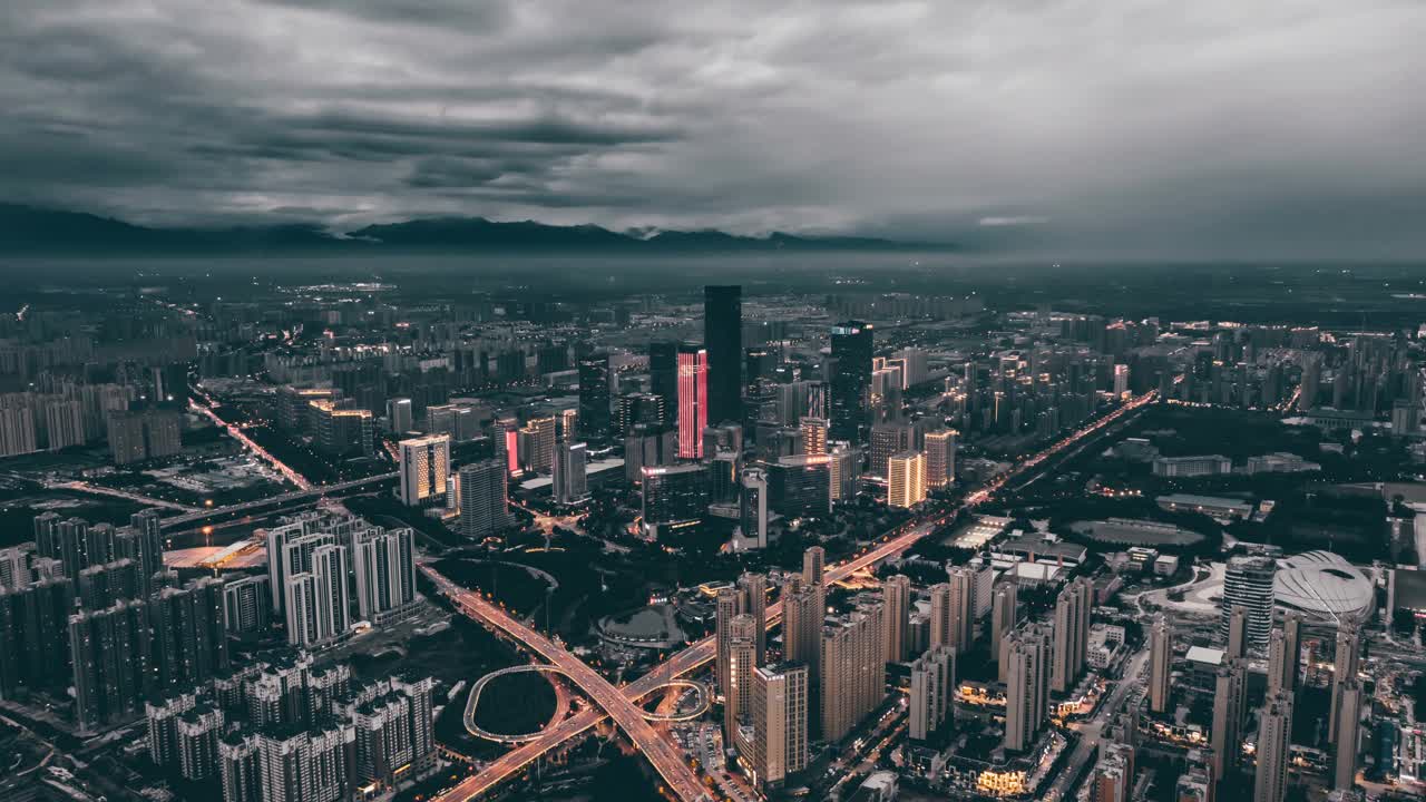 时间推移，夜间城市景观的无人机视图视频素材