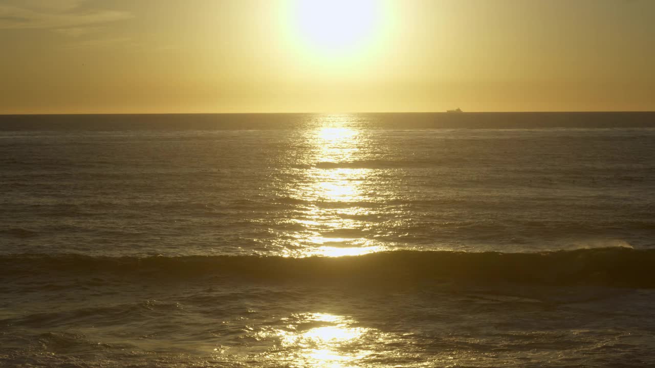 在温丹西溅起的浪花视频素材