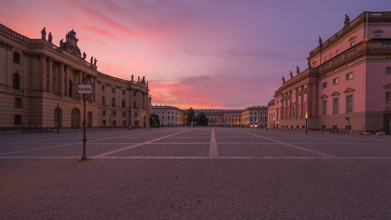 Bebelplatz Berlin Hyperlapse与日落和动态视频素材