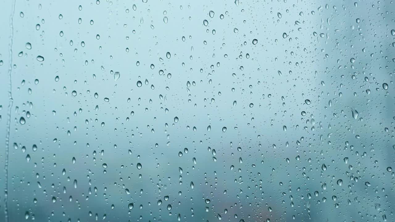 雨滴落在窗户上视频素材