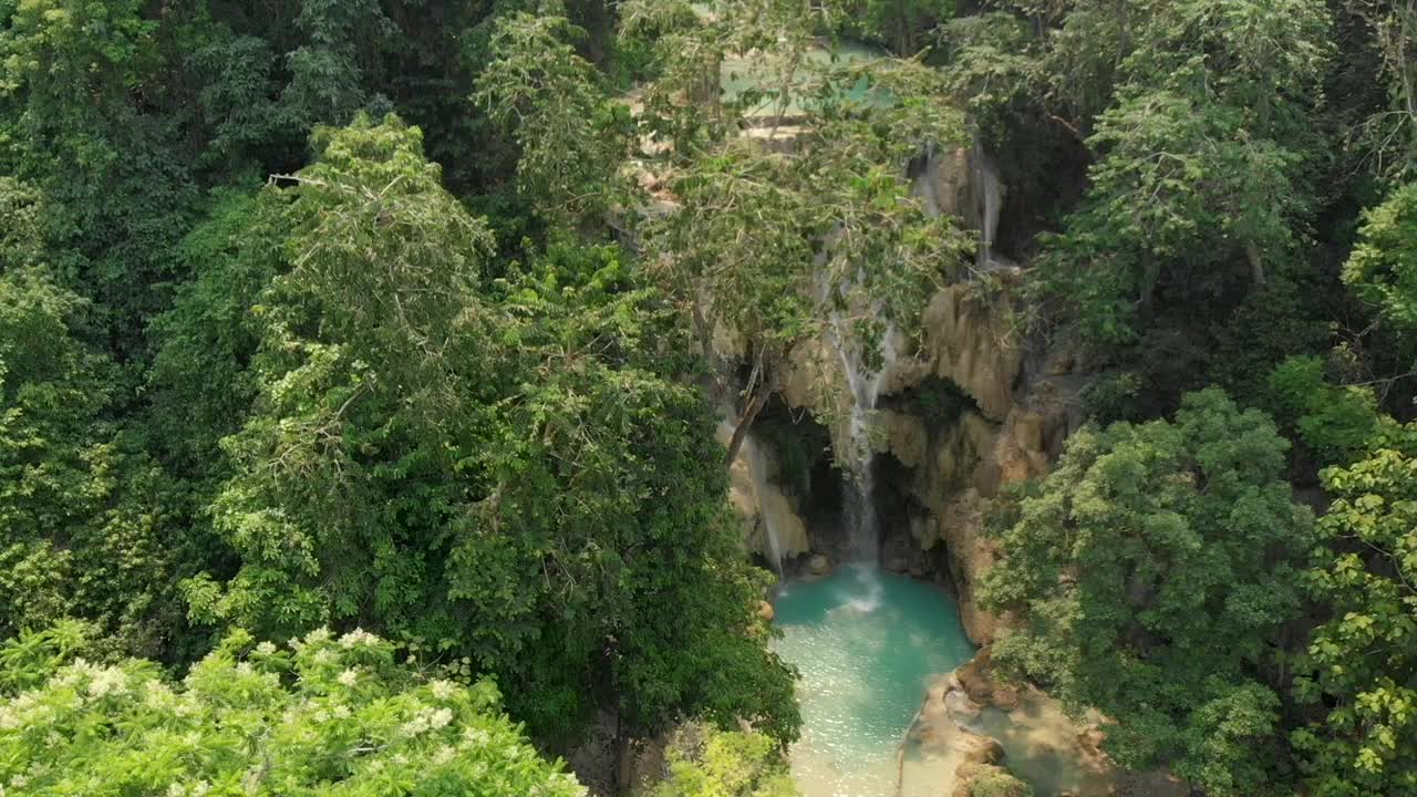 旷斯瀑布鸟瞰图，老挝视频素材