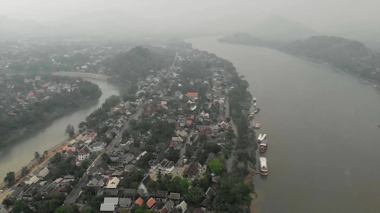 老挝琅勃拉邦古城鸟瞰图视频素材