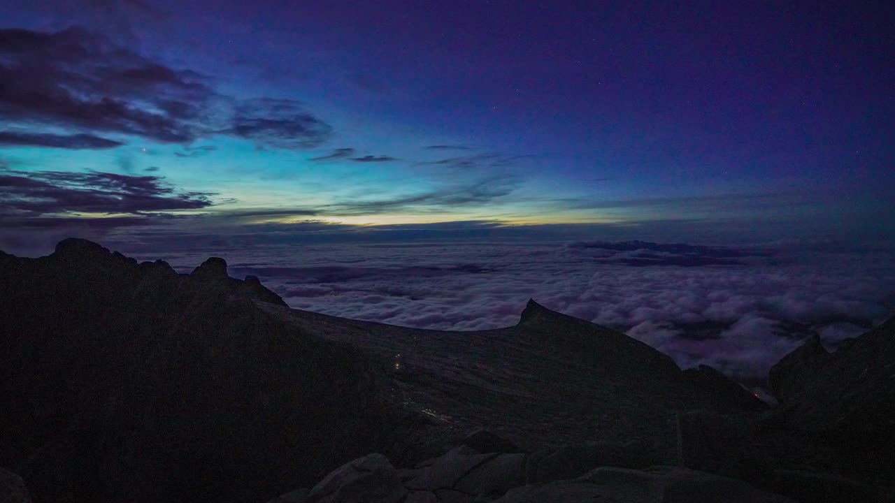 马来西亚沙巴州基纳巴卢山上云海的延时拍摄视频素材